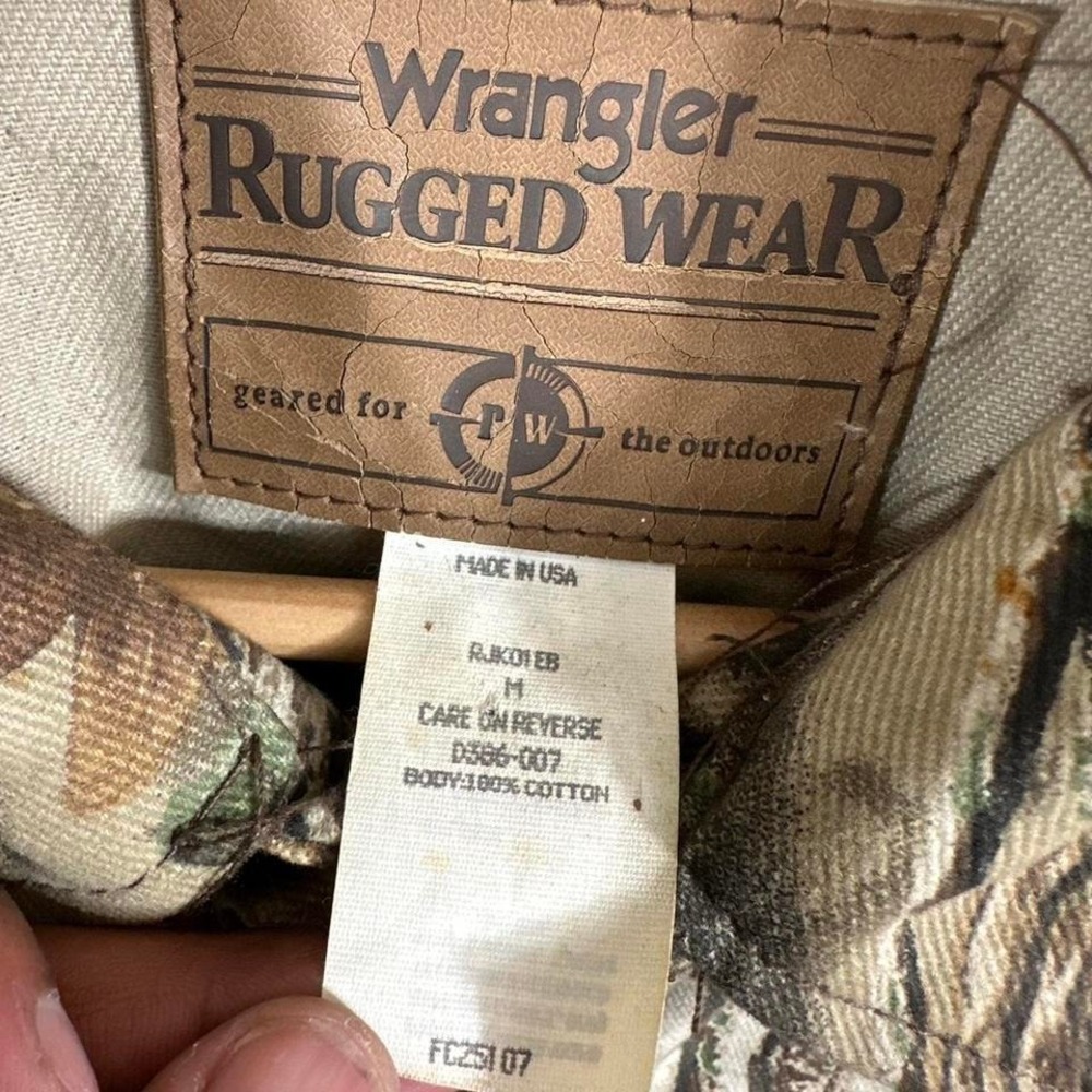 Wrangler Men's M Vintage Denim RealTree Camo Hunting Trucker Jean Jacket outdoor - Picture 4 of 8